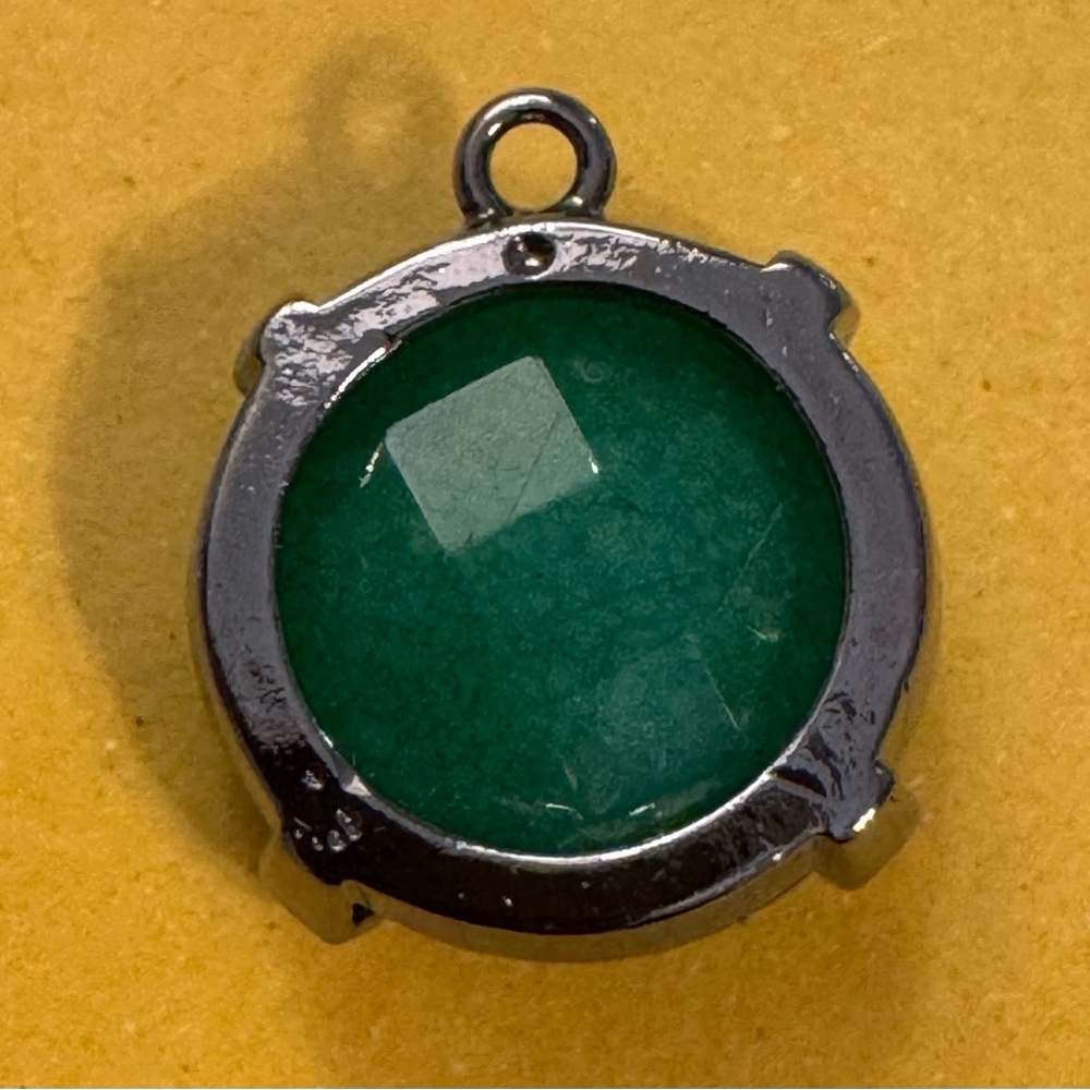 Pendants - 2 - silver tone (not 925) - white long crystal & round green. - Picture 5 of 7